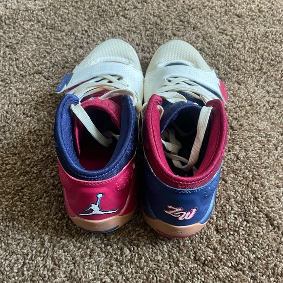 Zion 2 Basketball Shoes - Picture 3 of 4